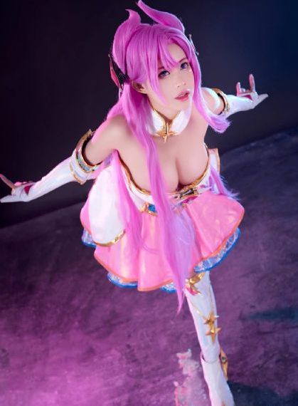 欧美女星夏季街拍图片_BD英语在线播放